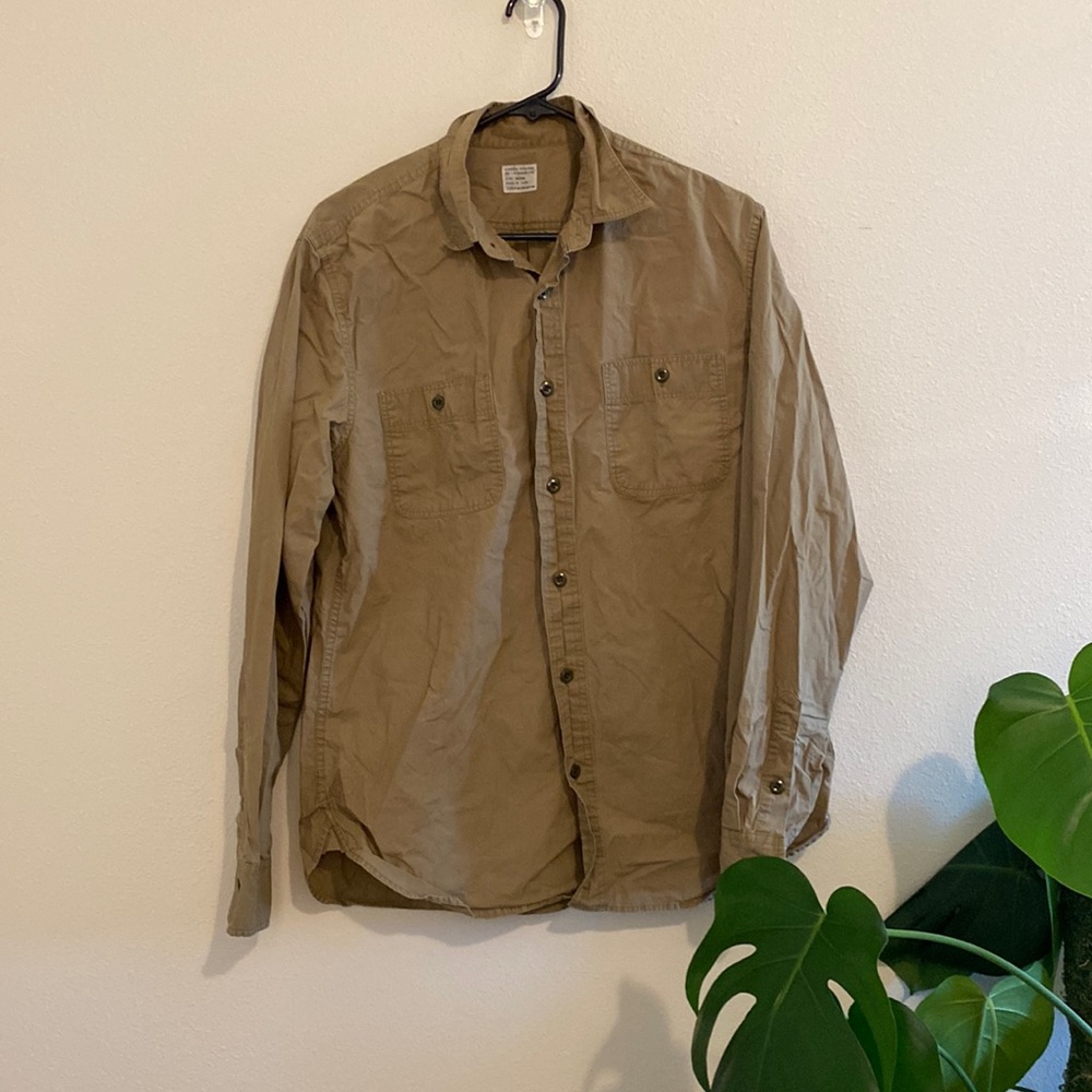 J crew authentic work wear mens medium button up khaki tan shirt. Long sleeve